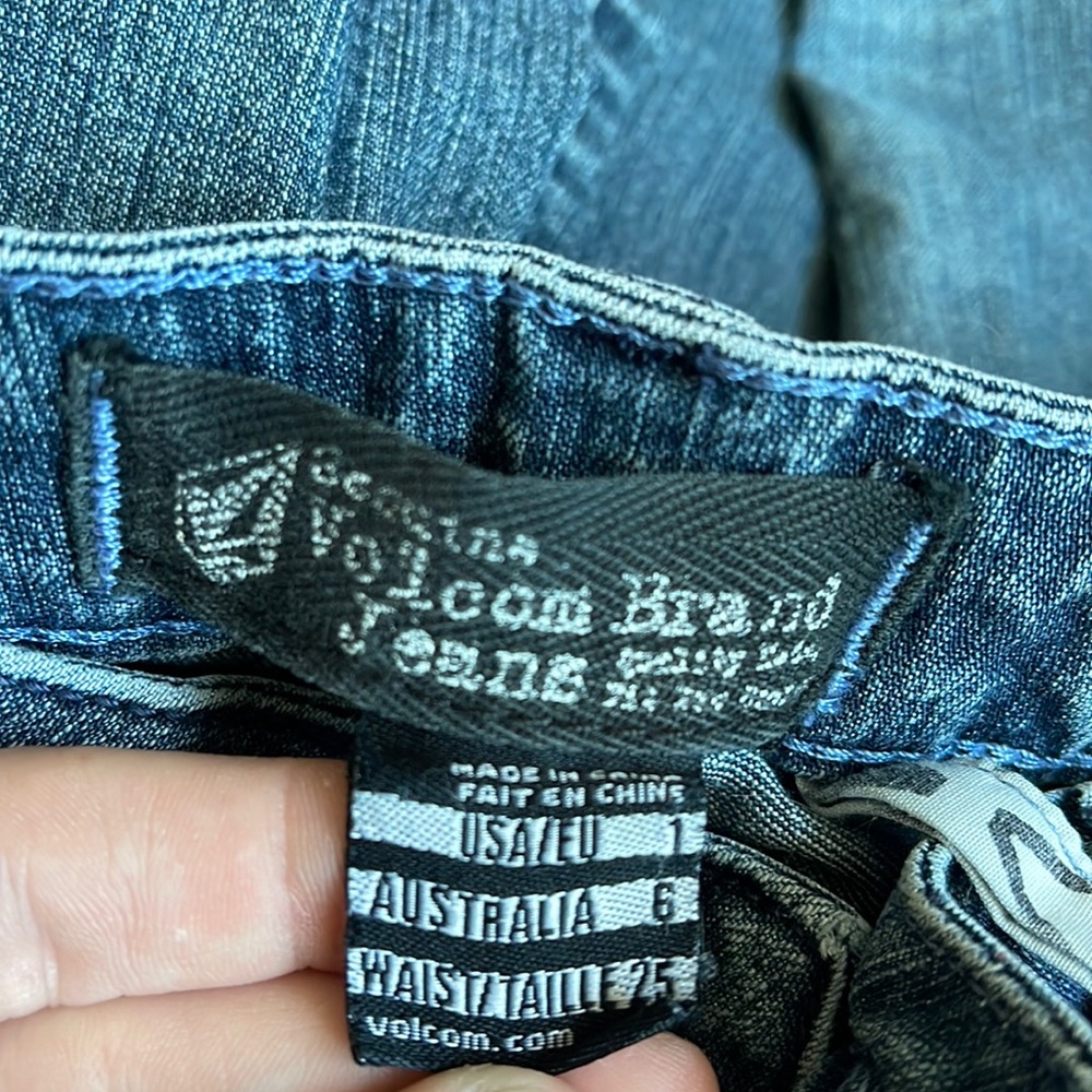 Women's Volcom ripped style jeans.